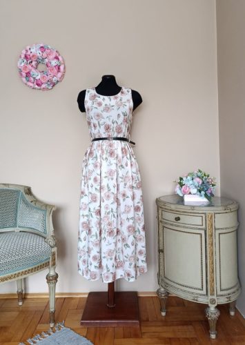 Romantic virágos ruha övvel