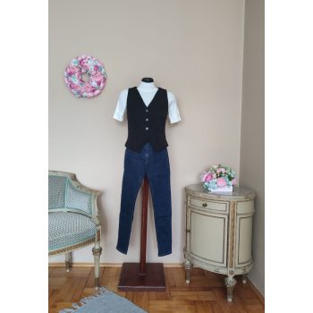 Karcsúsított mellény fekete