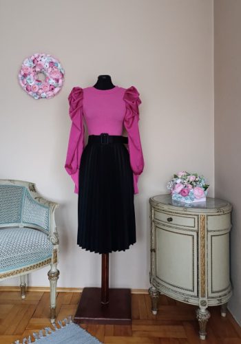 Pliszírozott szoknya övvel fekete