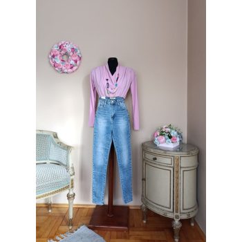 Ejtett elejű felső nyaklánccal