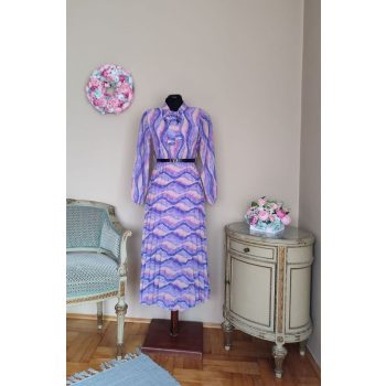 Pliszírozott szoknyás övvel