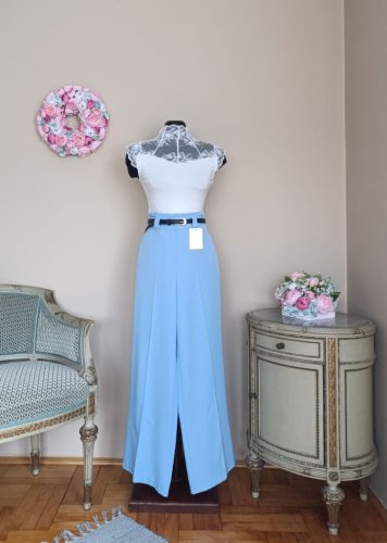 Bő szárú nadrág övvel világoskék