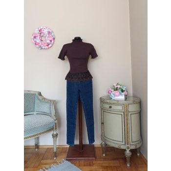 Rövid ujjas félgarbó csipkével