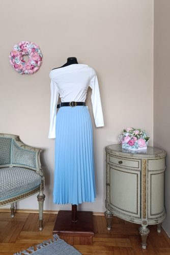 Karen pliszírozott szoknya övvel