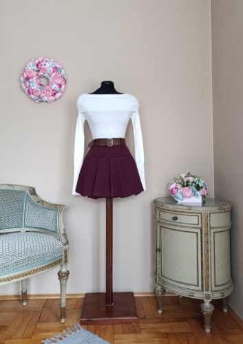 Nicole pulcsi (vállra húzható)