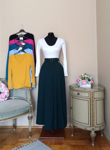 V nyakú basic felső