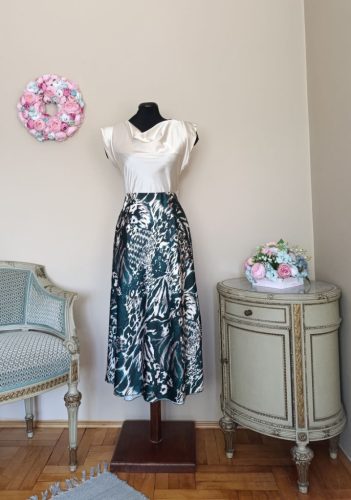 Mintás satin szoknya