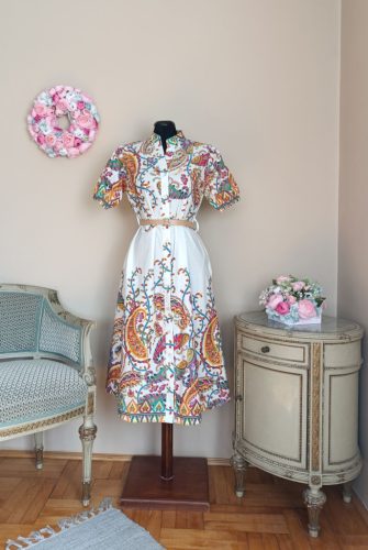 Mintás midi ruha övvel