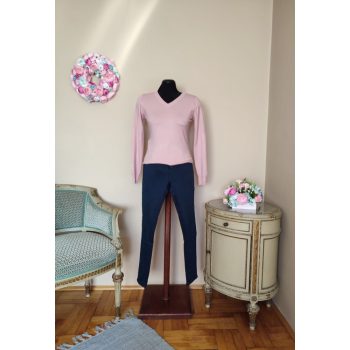 V nyakú basic pulcsi