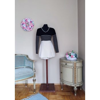 Rövid fazonú pulcsi fekete