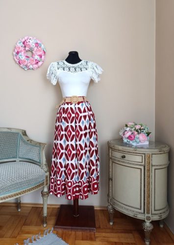 Wendy szoknya övvel