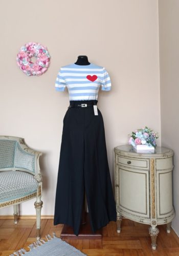 Bő szárú nadrág övvel