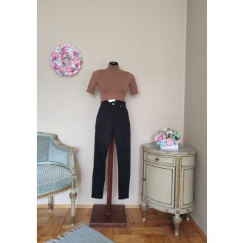 Fekete skinny farmer