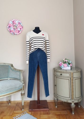 Csíkos pulcsi bézs-fekete