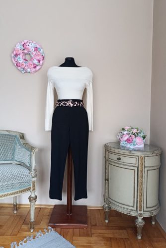 Elegáns nadrág övvel